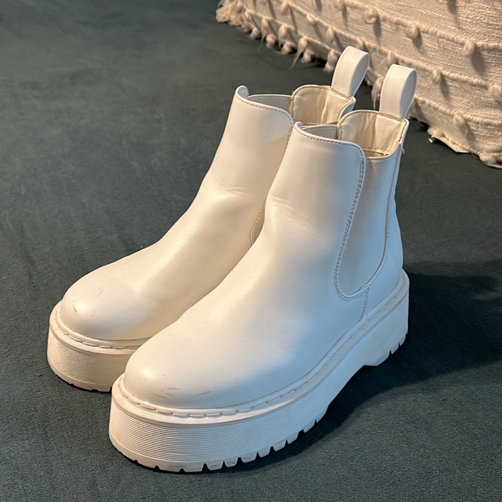 Forever 21, White booties, size 7.5